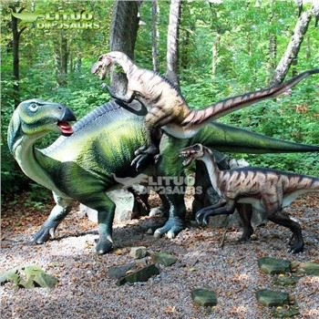 Animatronic Iguanodon Deinonychus-vauvan kanssa